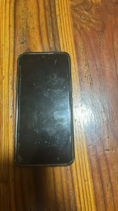Smartphone con pantalla táctil en buen estado - miniatura 1