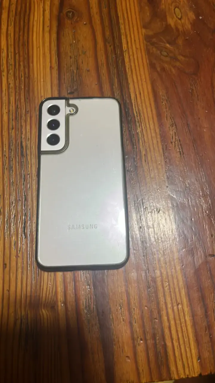 Smartphone con pantalla táctil en buen estado - 2