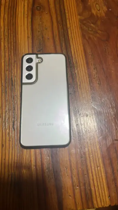 Smartphone con pantalla táctil en buen estado - miniatura 2