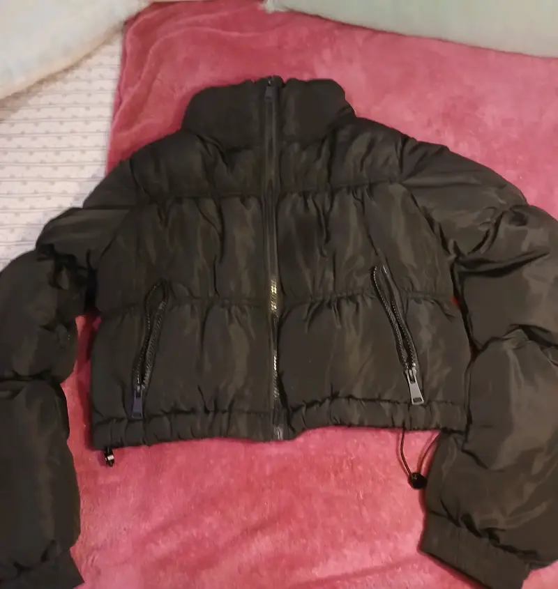 Chaqueta acolchada negra para invierno - 1