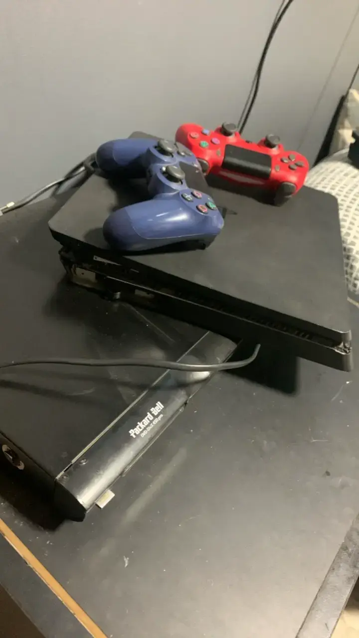 Consola PlayStation 4 con dos controles 500gb - 2