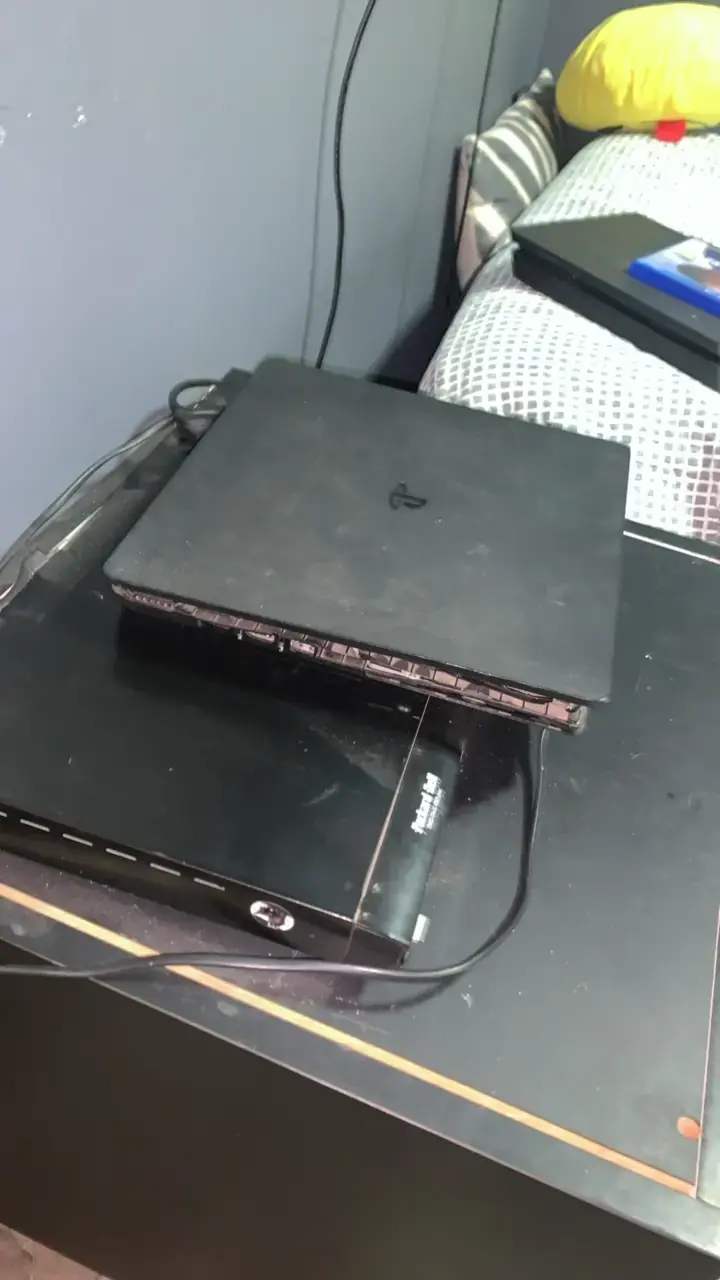 Consola PlayStation 4 con dos controles 500gb - 3