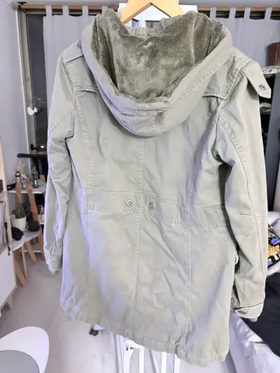 Parka verde militar con capucha para mujer - miniatura 2