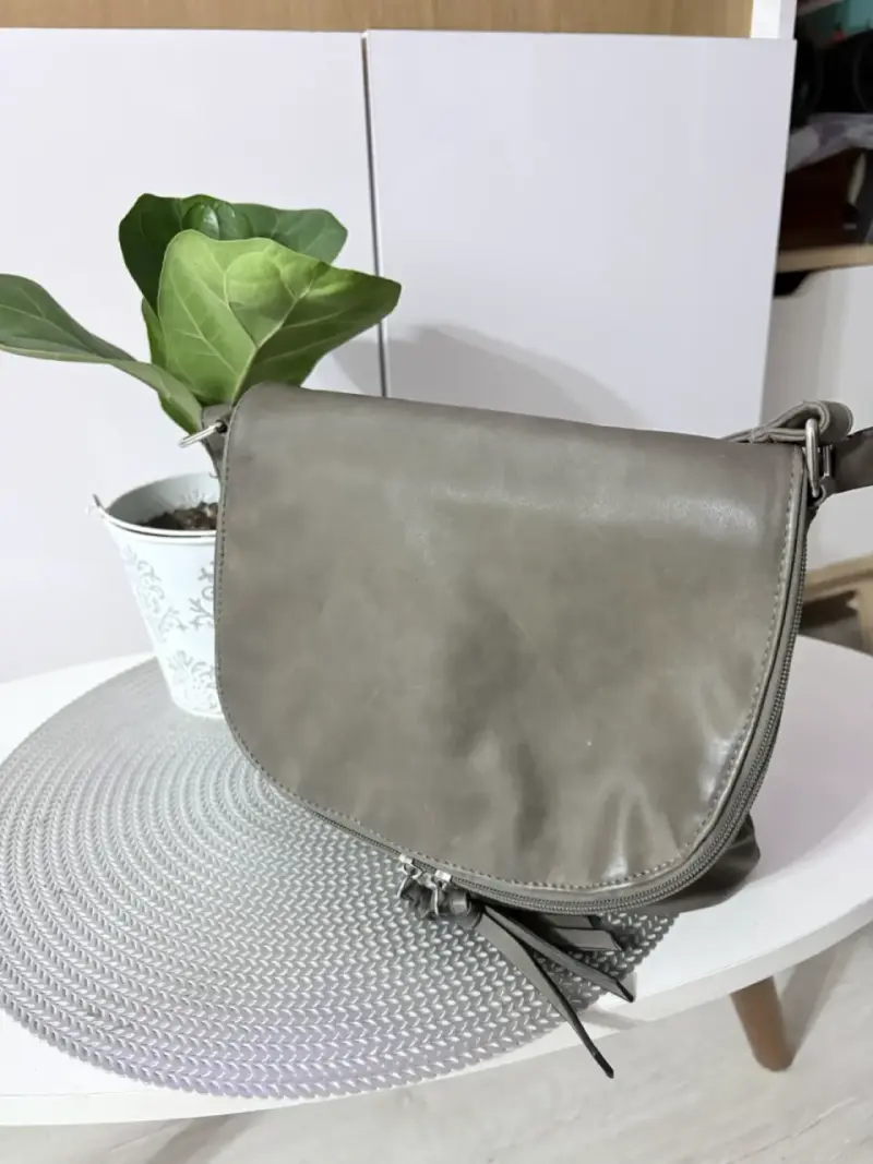 Bolso bandolera de cuero gris elegante - 1