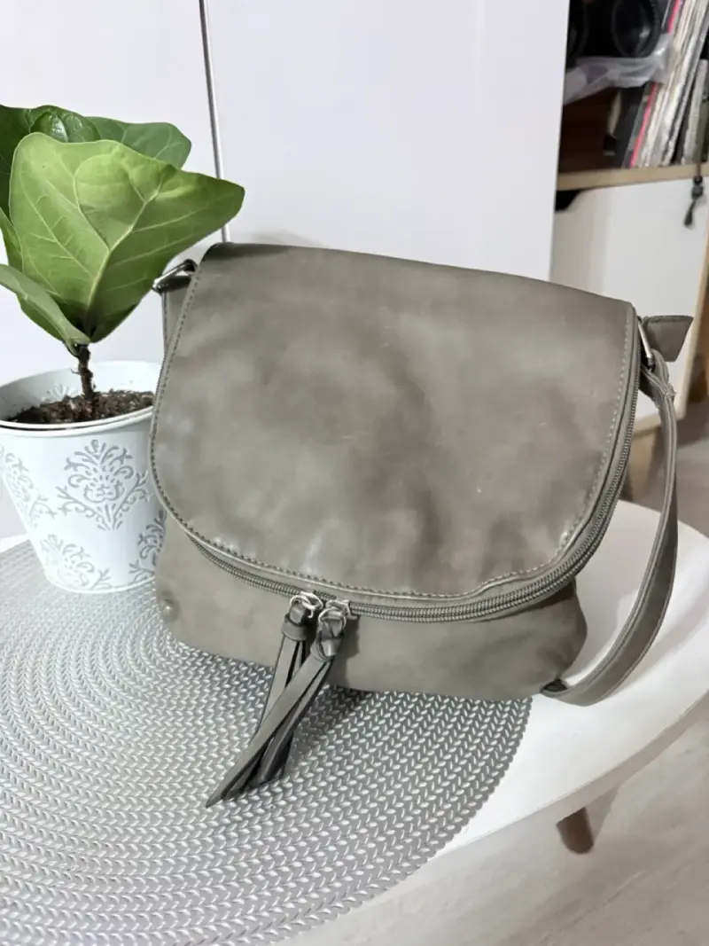 Bolso bandolera de cuero gris elegante - 2