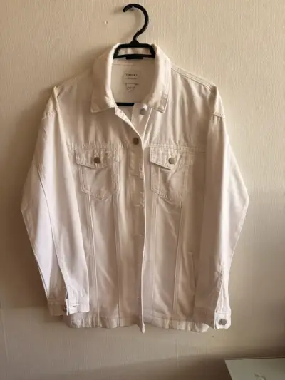 Chaqueta de mezclilla blanca Forever 21 para mujer - miniatura 1