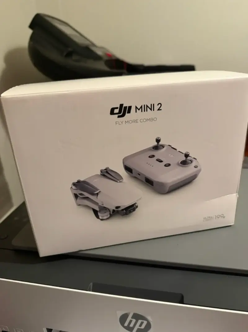 Drone DJI Mini 2 Fly More Combo con accesorios - 1