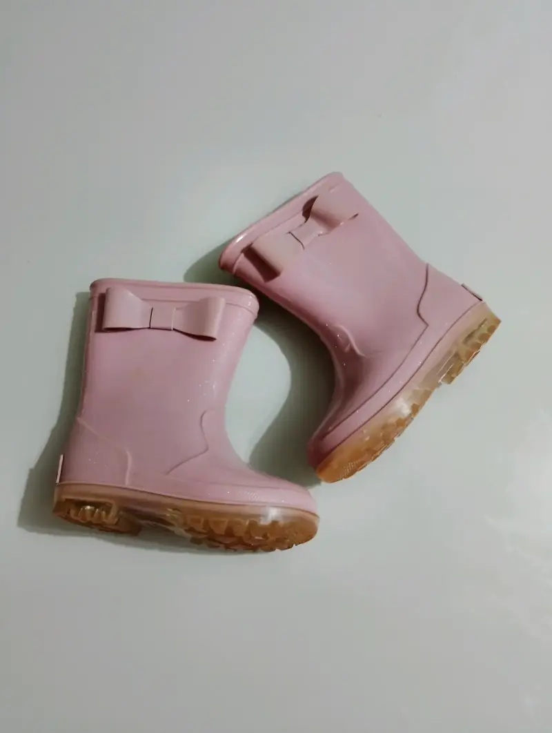 Botas de lluvia rosadas para niña con lazo - 1
