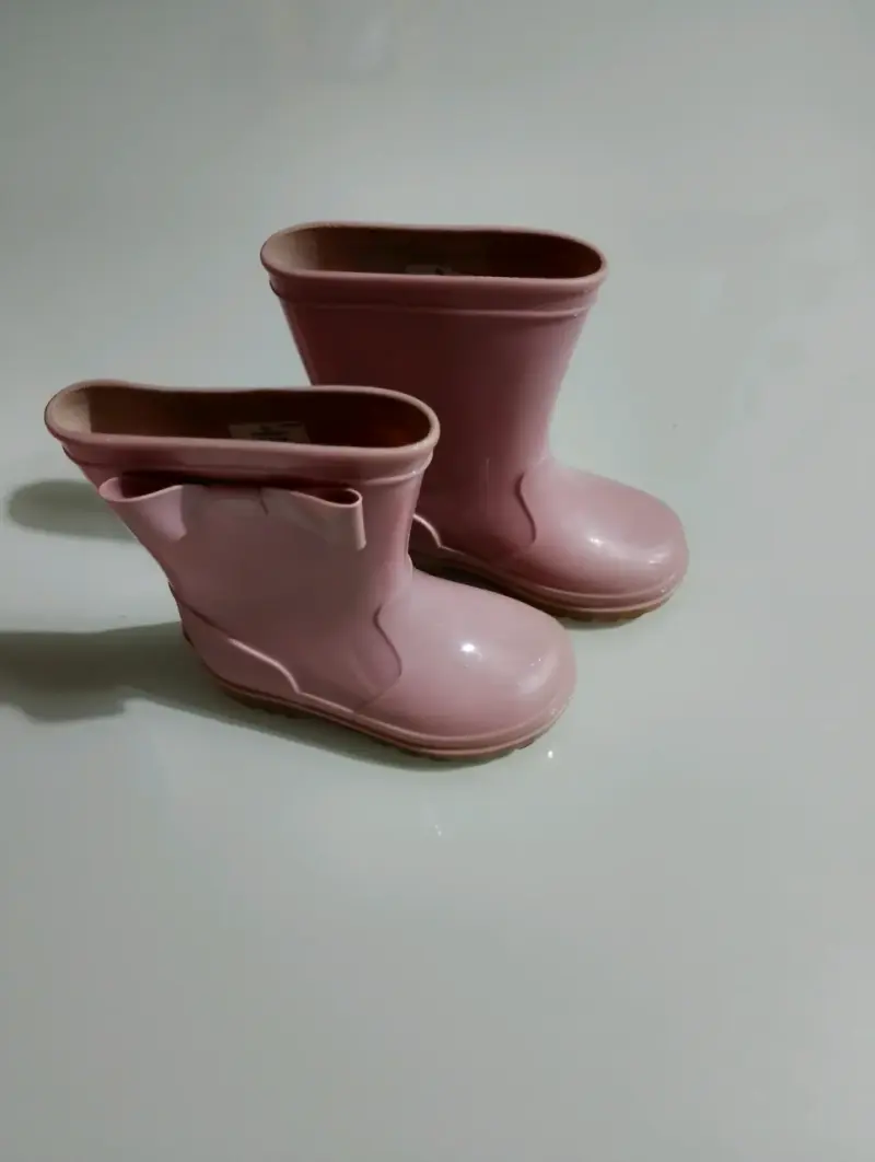 Botas de lluvia rosadas para niña con lazo - 2
