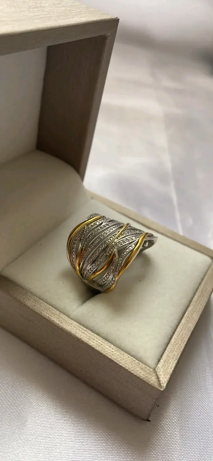 Anillo de plata y oro con diseño elegante - 1