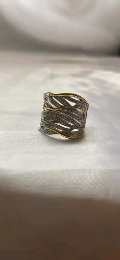 Anillo de plata y oro con diseño elegante - miniatura 3