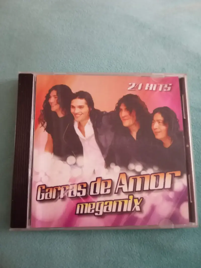 CD Garras de Amor - Megamix (24 Hits) Original - 1