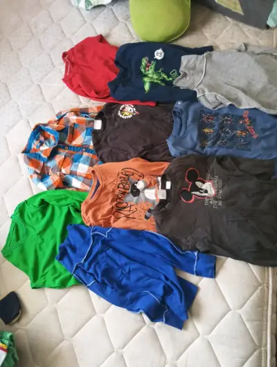 Lote de poleras y camisetas para niños - miniatura 1