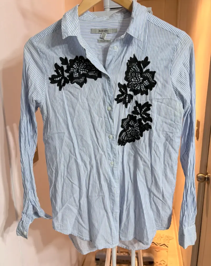 Blusa a rayas con encaje negro Basement