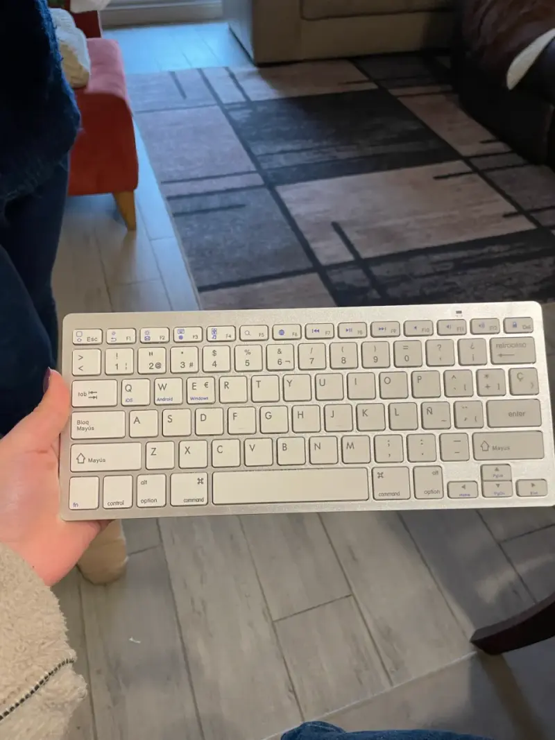 Teclado inalámbrico blanco