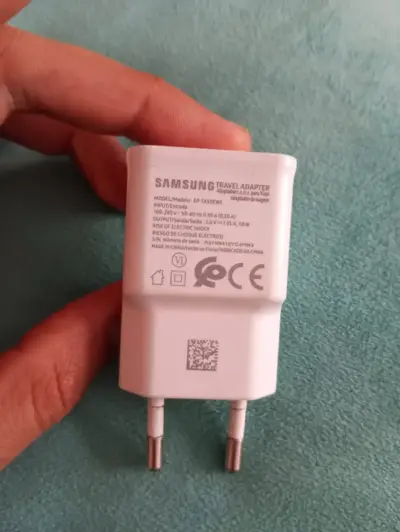 Cargador Original Samsung 7.8W (Modelo EP-TA50EWE) - miniatura 2