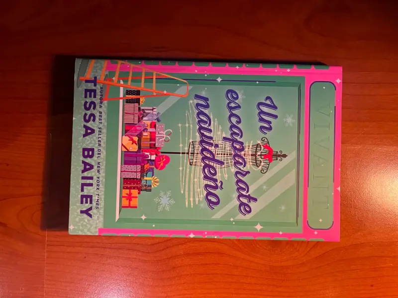 Libro 'Un Escaparate Navideño' de Tessa Bailey