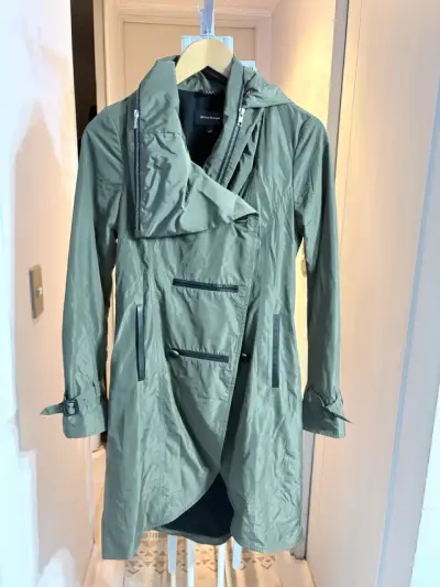 Abrigo verde militar con capucha para mujer - miniatura 1