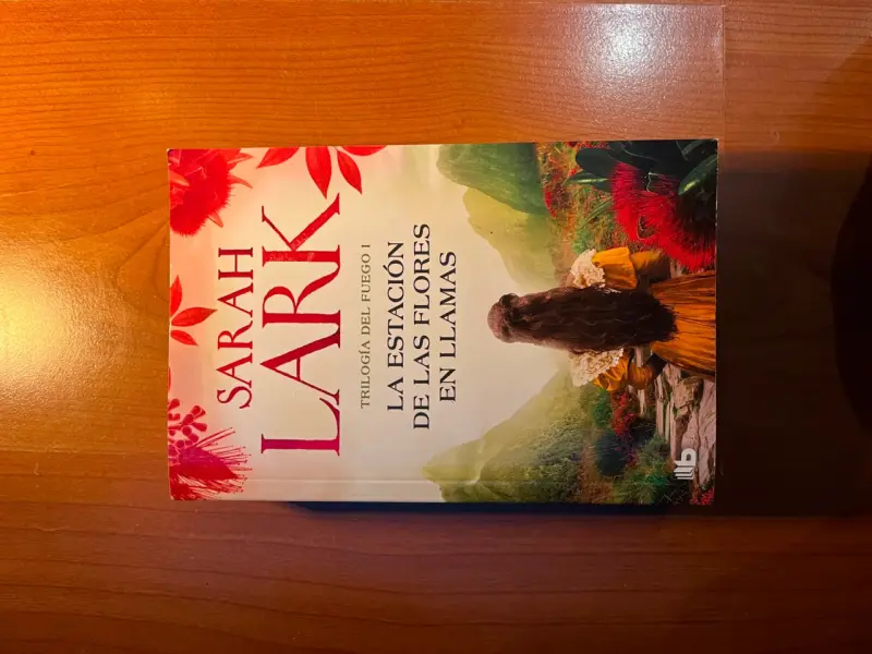 Libro 'La Estación de las Flores en Llamas' de Sarah Lark