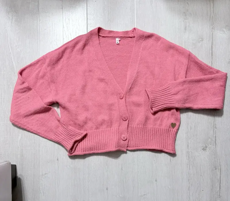 Cardigan rosado de punto con botones