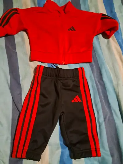 Buzo rojo para bebé Adidas 0-3 meses - miniatura 2