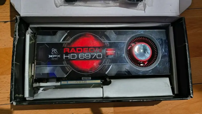 Tarjeta gráfica XFX Radeon HD 6970 en buen estado - 1