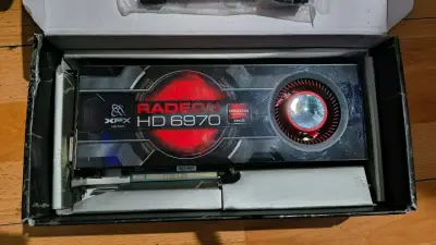 Tarjeta gráfica XFX Radeon HD 6970 en buen estado - miniatura 1
