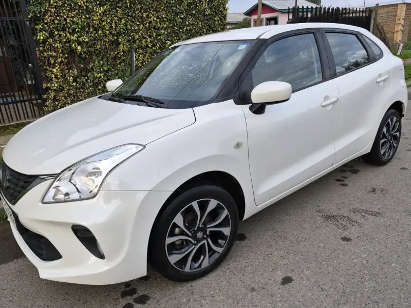 Auto Suzuki baleno  blanco en excelente estado - 3