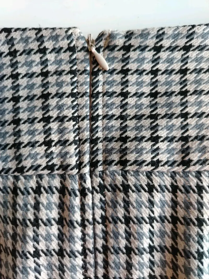 Falda corta de cuadros estilo clásico - 4