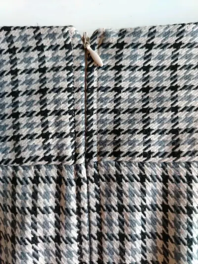Falda corta de cuadros estilo clásico - miniatura 4