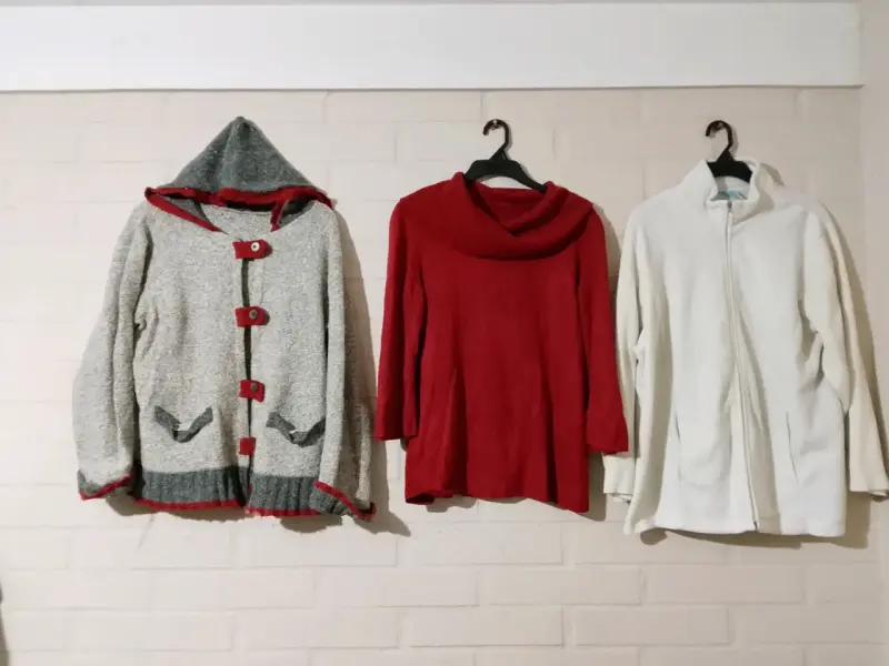 Lote de chaquetas y suéteres de invierno para mujer - 1