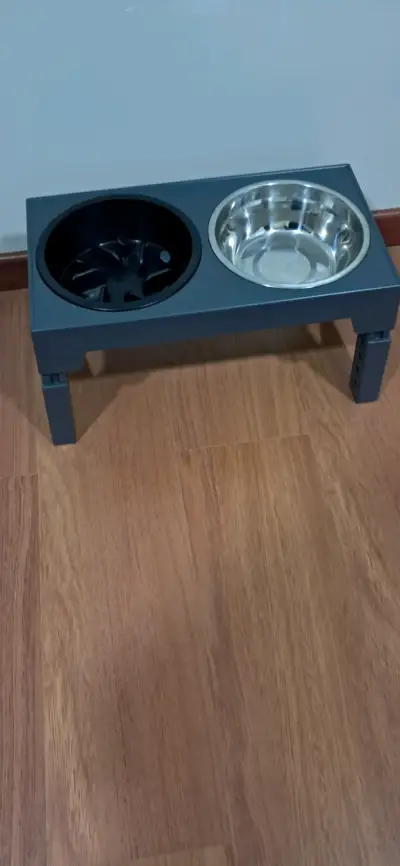 Comedero elevado para mascotas con doble plato - miniatura 2