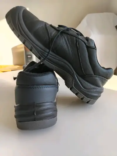 Zapatos de cuero negro para hombre - miniatura 1