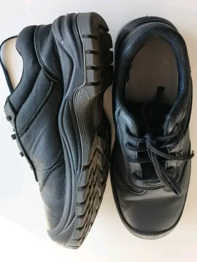 Zapatos de cuero negro para hombre - miniatura 4