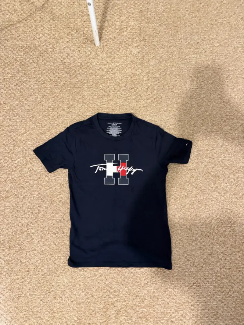 Poleras Tommy Hilfiger azul y rojo niño - 1