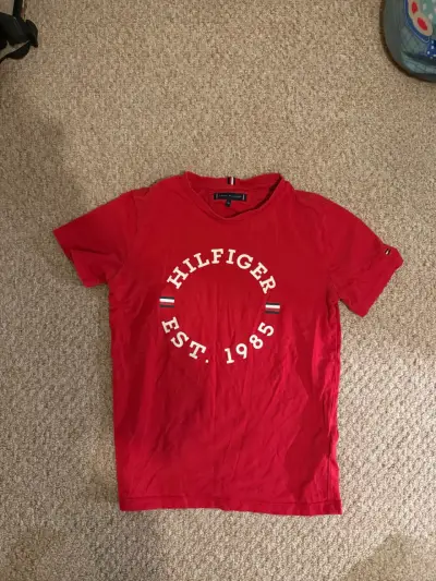 Polera roja Tommy Hilfiger para niño - miniatura 1