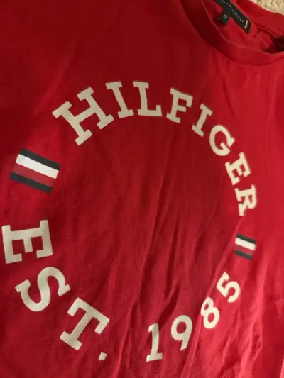 Polera roja Tommy Hilfiger para niño - miniatura 3