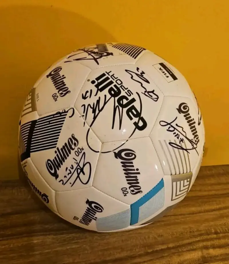 Balón de fútbol firmado Universidad Católica - 2