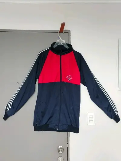 Chaqueta deportiva azul y roja con cierre - miniatura 1