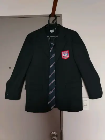 Chaqueta deportiva azul y roja con cierre - miniatura 5