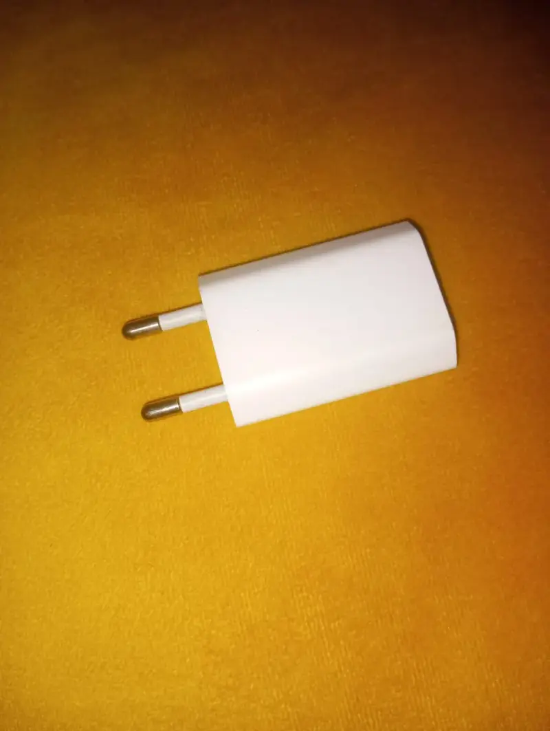 Cargador Apple Original 5W USB (Enchufe Nacional A - 4
