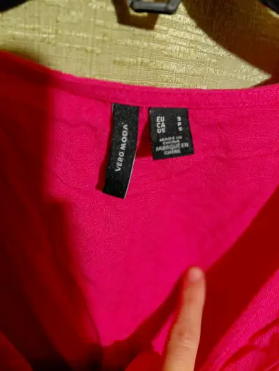 Polera fucsia con nudo frontal para mujer - miniatura 2