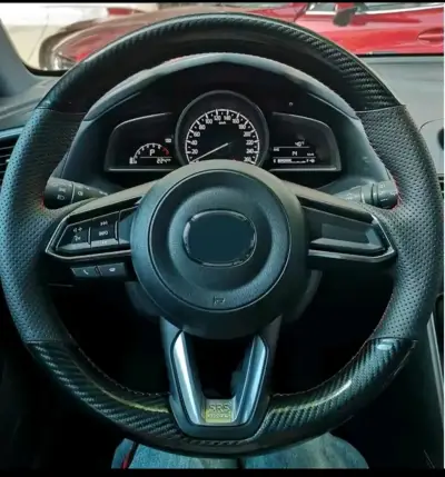 Cubrevolante Mazda 3 Carbono. - miniatura 2