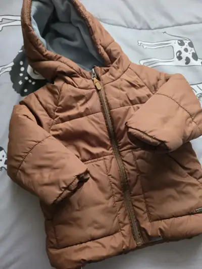 Chaqueta acolchada para niño con capucha - miniatura 1