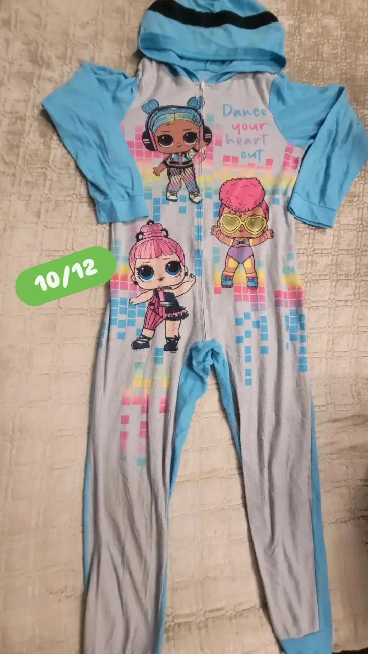 Pijama infantil LOL Surprise con capucha