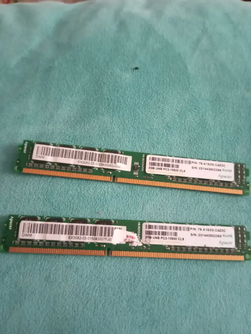 Par de Memorias RAM DDR3 2GB (4GB Total) 1333MHz A