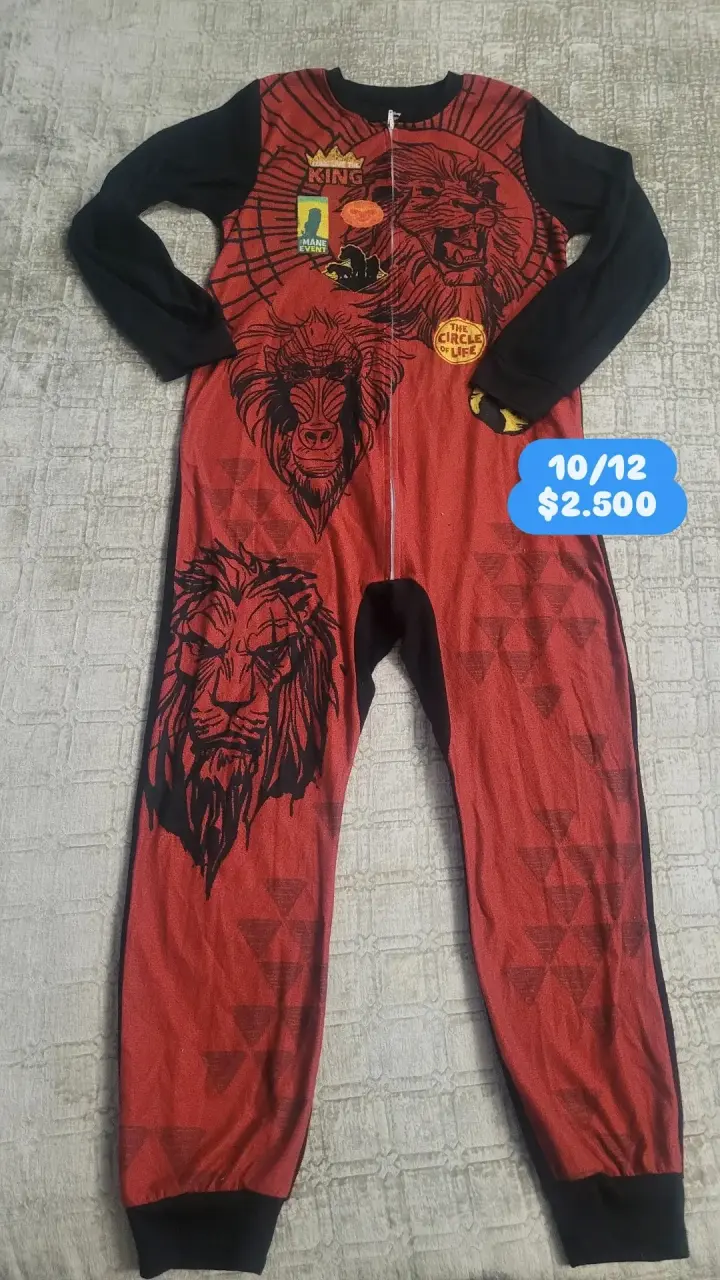 Pijama infantil del Rey León talla 10/12