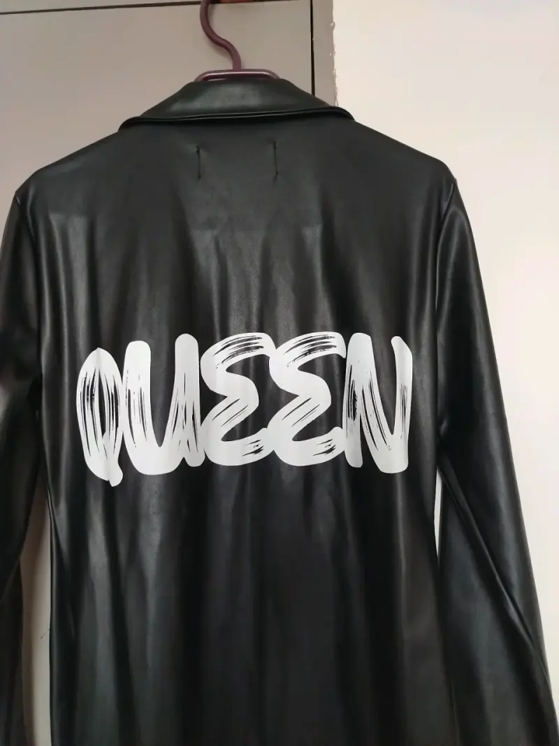 Abrigo Negro cuero sintético con diseño - 4