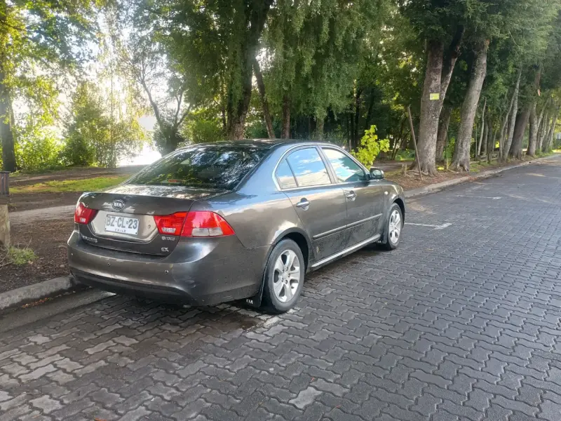 Sedán Kia Magentis 2009 excelente estado - 3