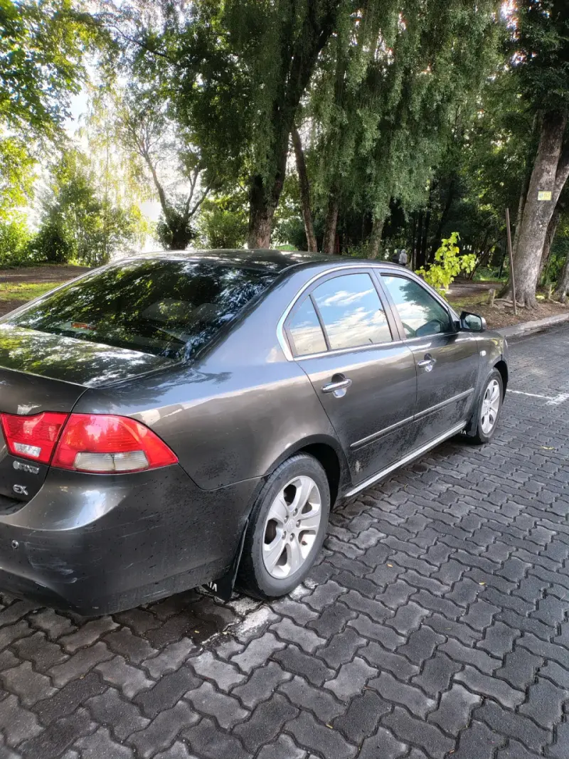Sedán Kia Magentis 2009 excelente estado - 5